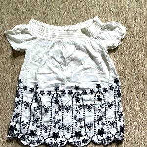 Old Navy. White and blue. Size XS